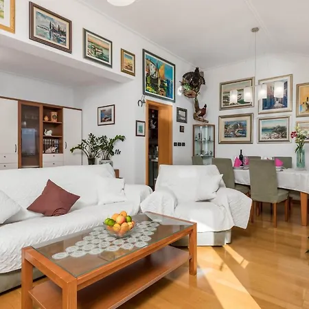 Apartment Awesome In With House Sea View Ičići