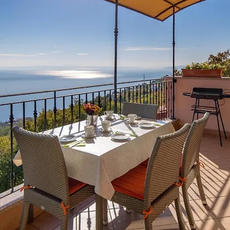 Awesome In With House Sea View Apartment