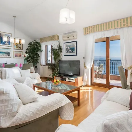Awesome In With House Sea View Apartment